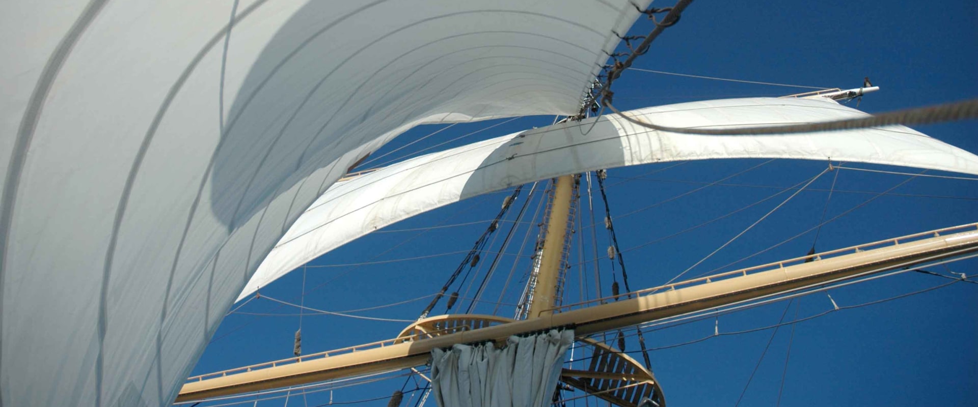 Rigging and Sails Transport Services: A Closer Look